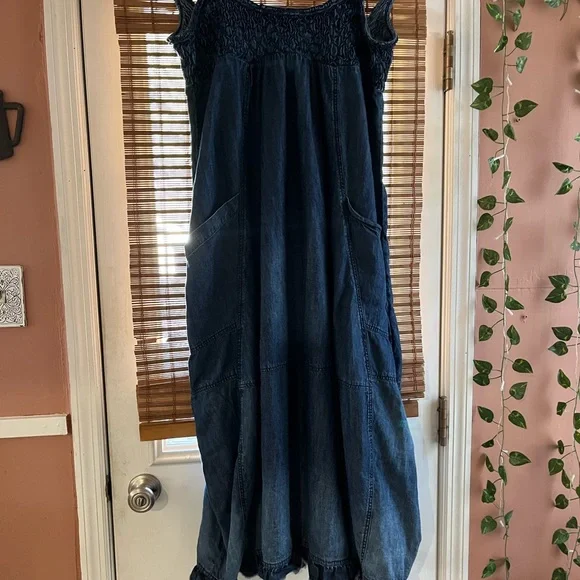 COPY - Free people denim dress with pockets excellent condition- size M - Picture 2 of 5